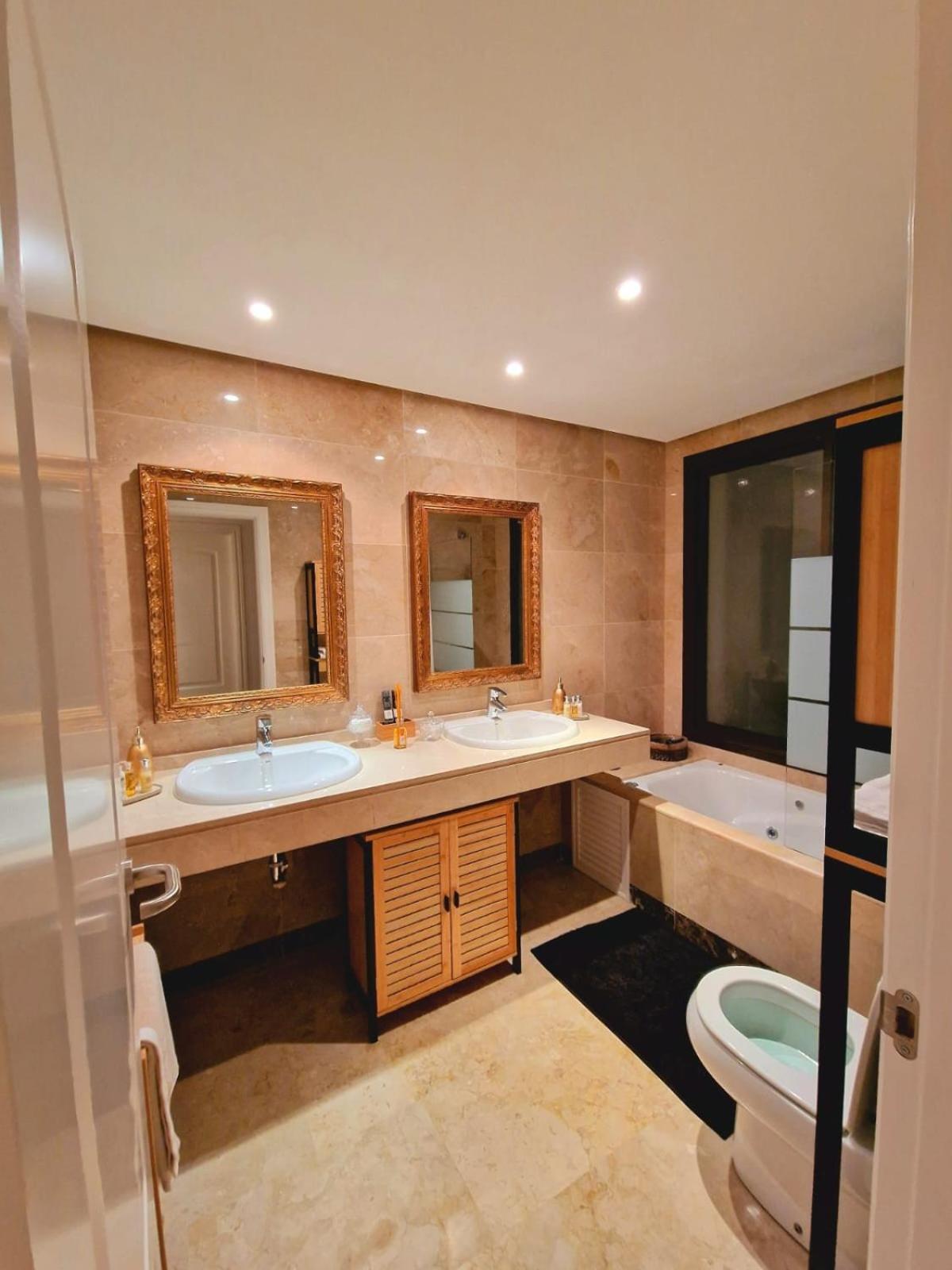2305 - Luxury With Sea View And Pools *